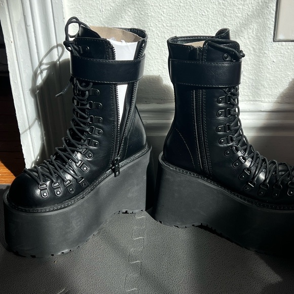 NWT Dolls Kill Black Platform Boots - Picture 3 of 6